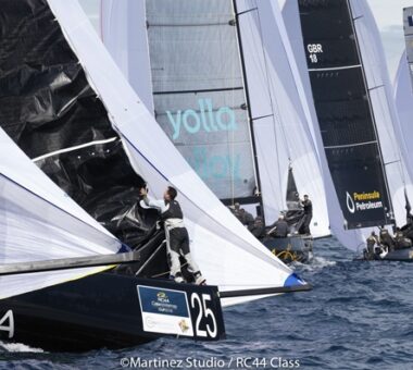 Charisma strides ahead after challenging day 