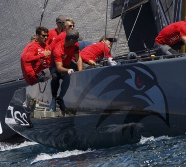 Tentative early lead for local favourites